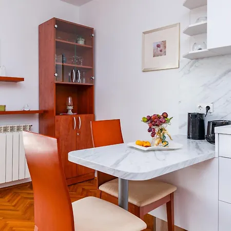 With A Parking Space Banjol, Rab - 5022 Apartment