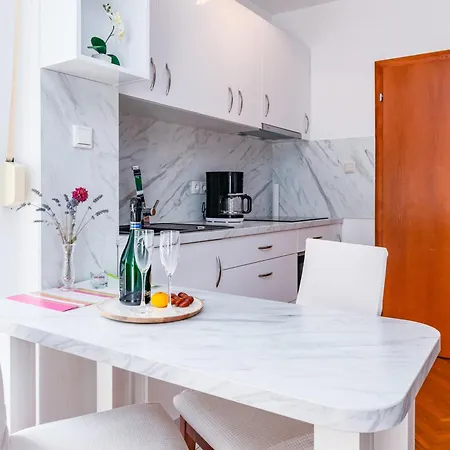 Apartment With A Parking Space Banjol, Rab - 5022 Banjol