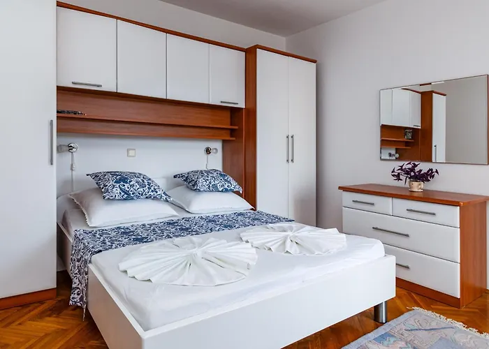 Apartment With Parking Space Banjol, Rab - 5022