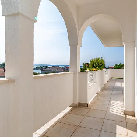 Appartement With Parking Space Banjol, Rab - 5022 *