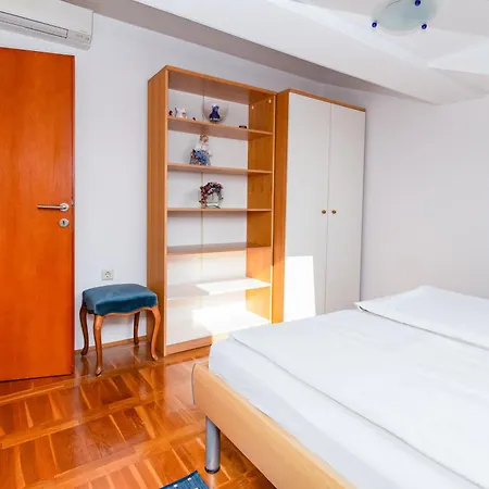 With Parking Space Banjol, Rab - 5022 Appartement