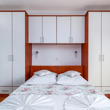 With Parking Space Banjol, Rab - 5022 Appartement